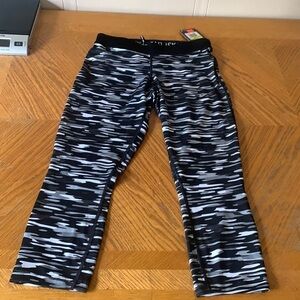 NIKE Relay tight fit crop dri fit workout pants